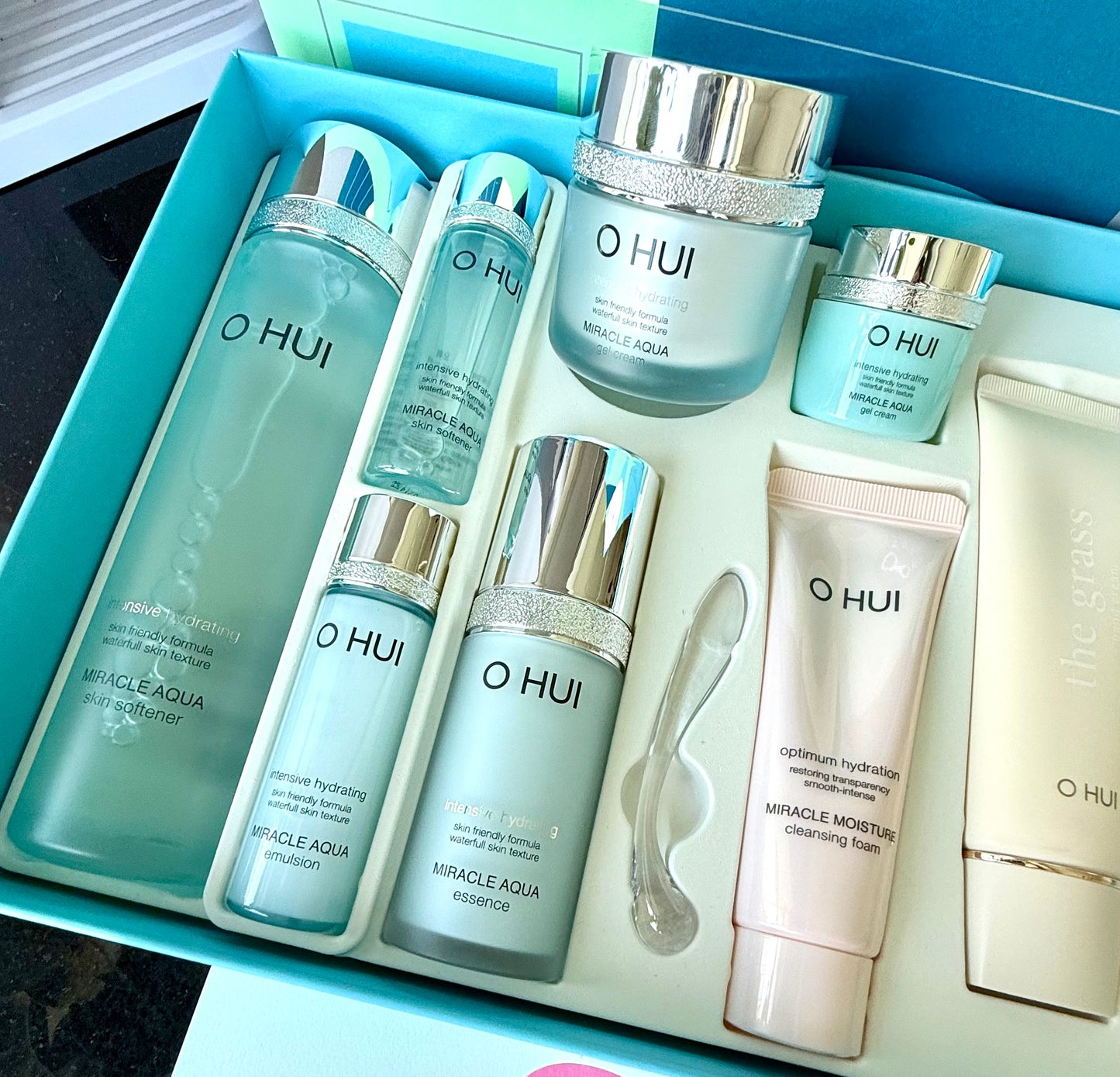 OHUI miracle aqua HYALURONIC moisture set for oily and combined skin