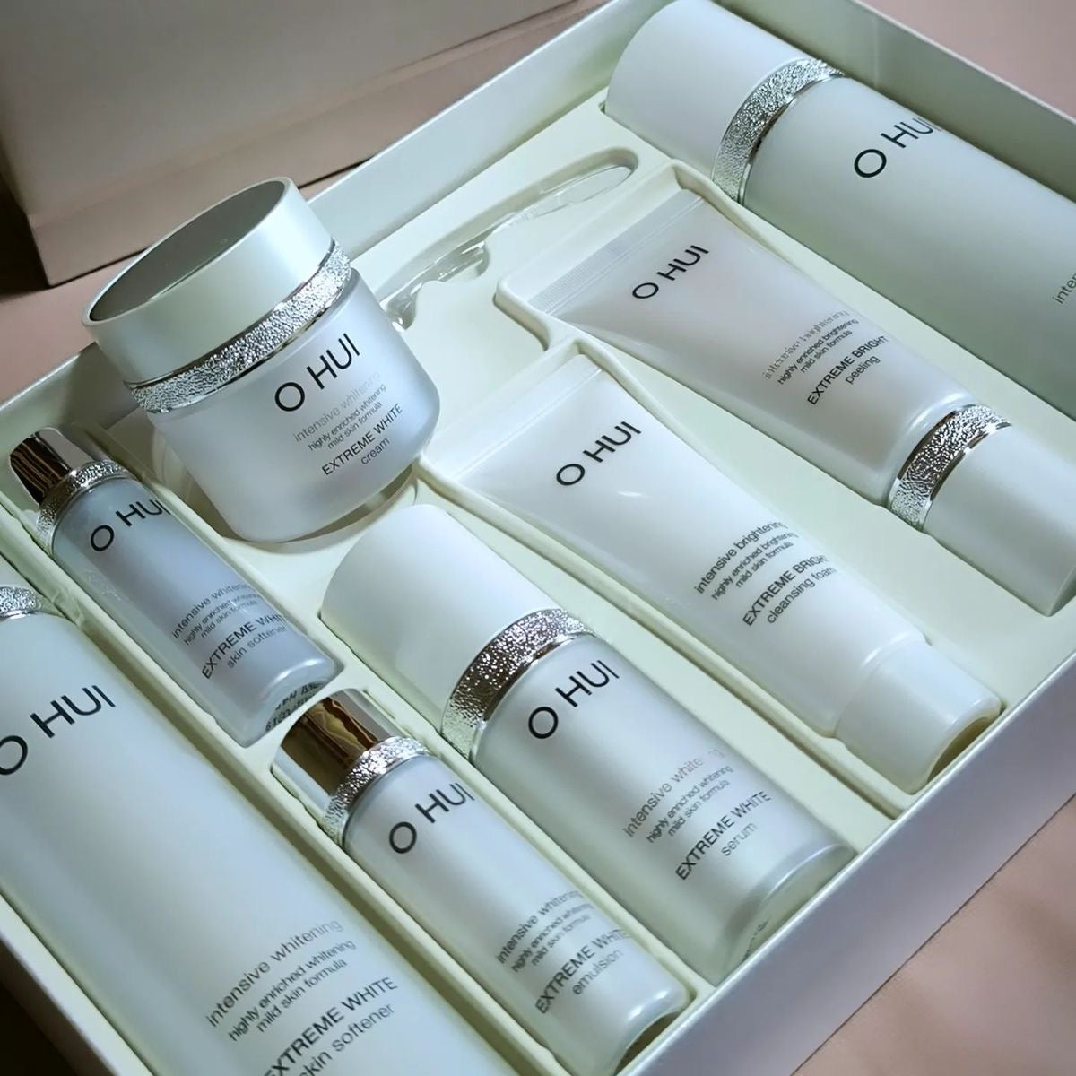 OHUI korean premium brand Extreme White set agains pigmentation and melasma