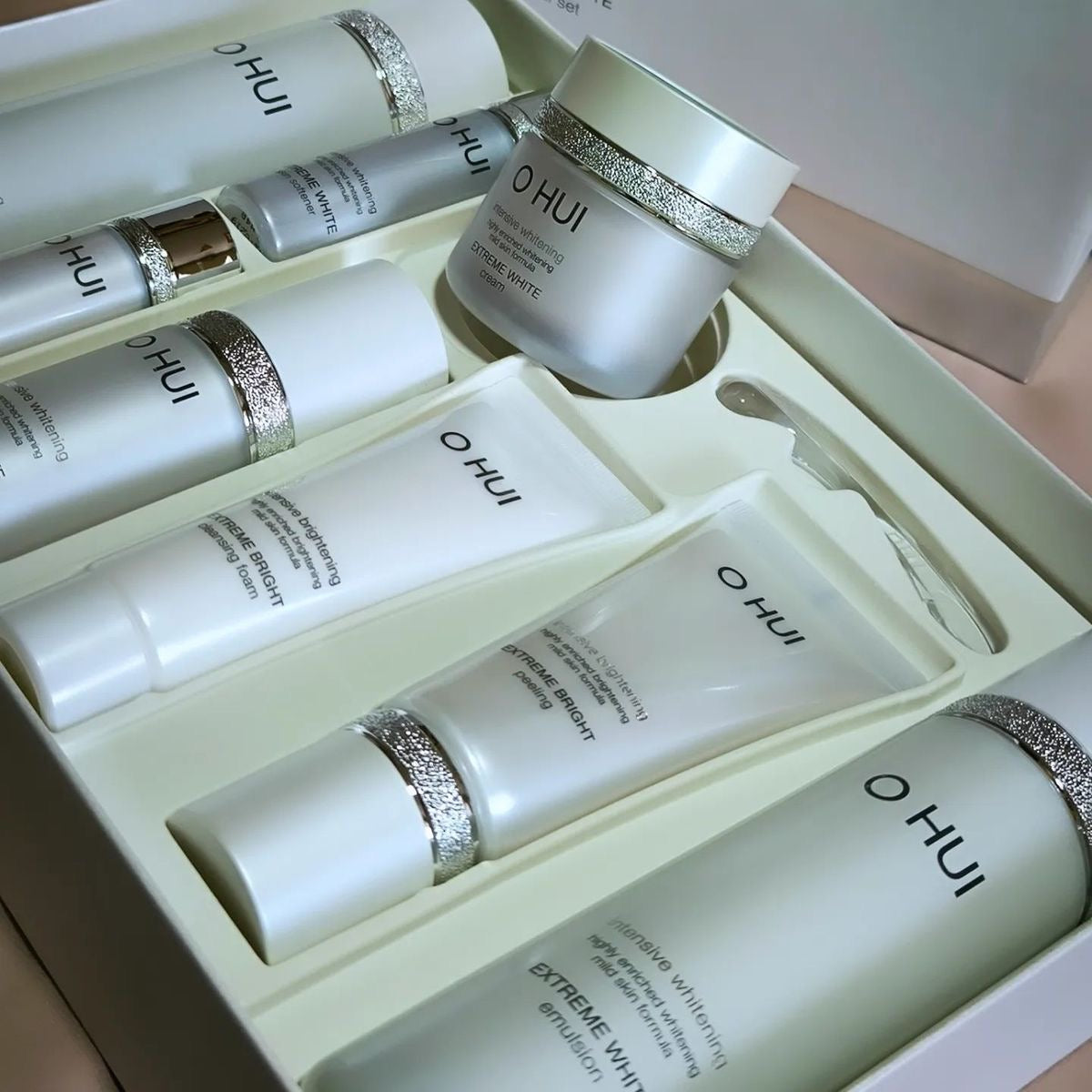 OHUI korean premium brand Extreme White set agains pigmentation and melasma